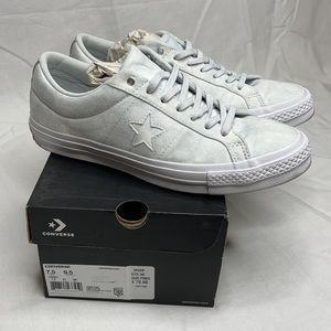 Converse One Star OX Low Top in Pure Platinum